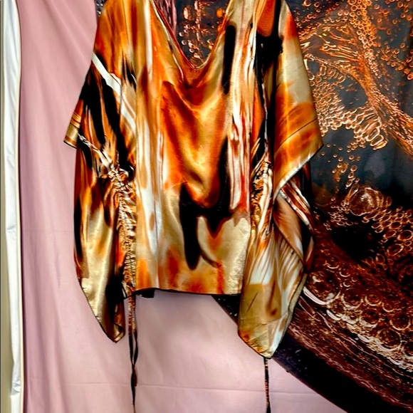 Caren Sports Women’s Elegant Black and Brown Blouse with Sophisticated Style - Picture 3 of 9